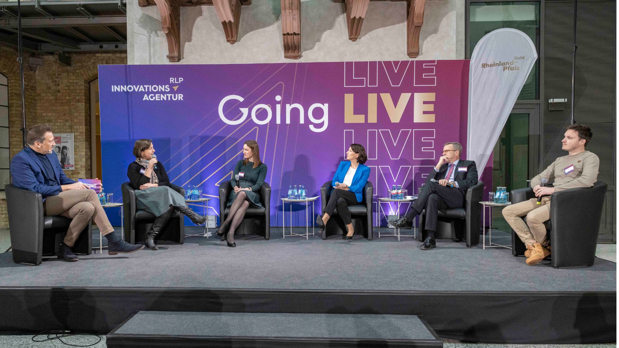 Die Fishbowl-Diskussion bei der Auftaktveranstaltung der Innovationsagentur "Going Live"