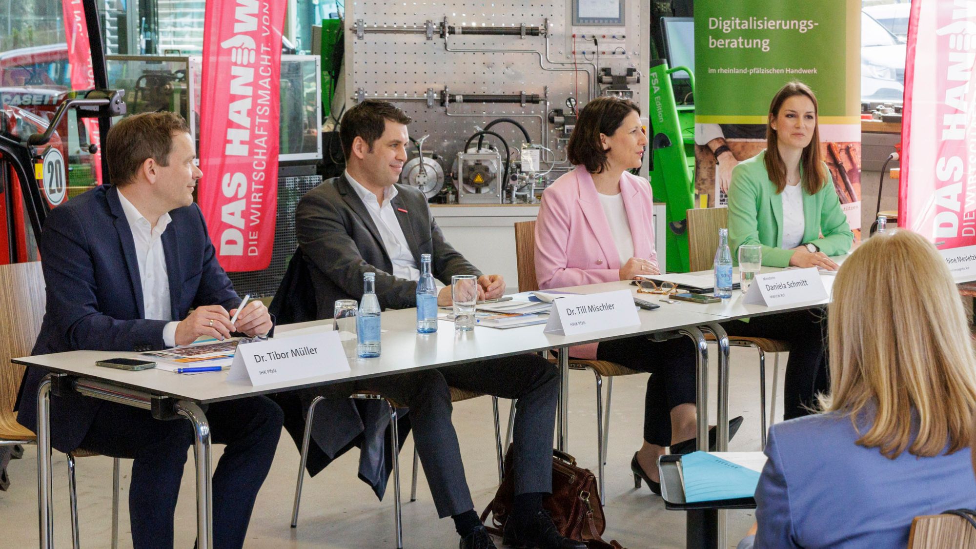 Dr. Tibor Müller, Dr. Till Mischler, Daniela Schmitt und Sabine Mesletzky bei der Pressekonferenz "Innovation in der Pfalz"