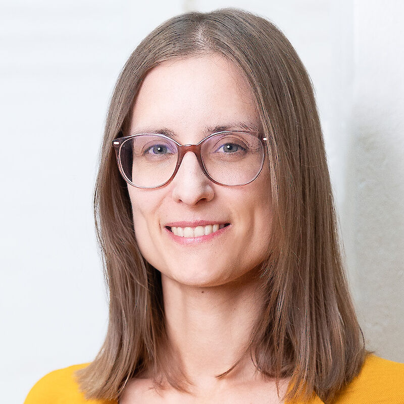 Lara Afhakama