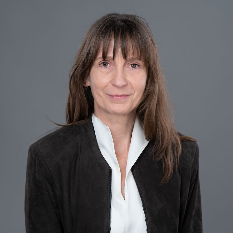 Dr. Gabriele Nelles
